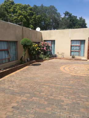 Naisar Sparkling Apartment, Germiston